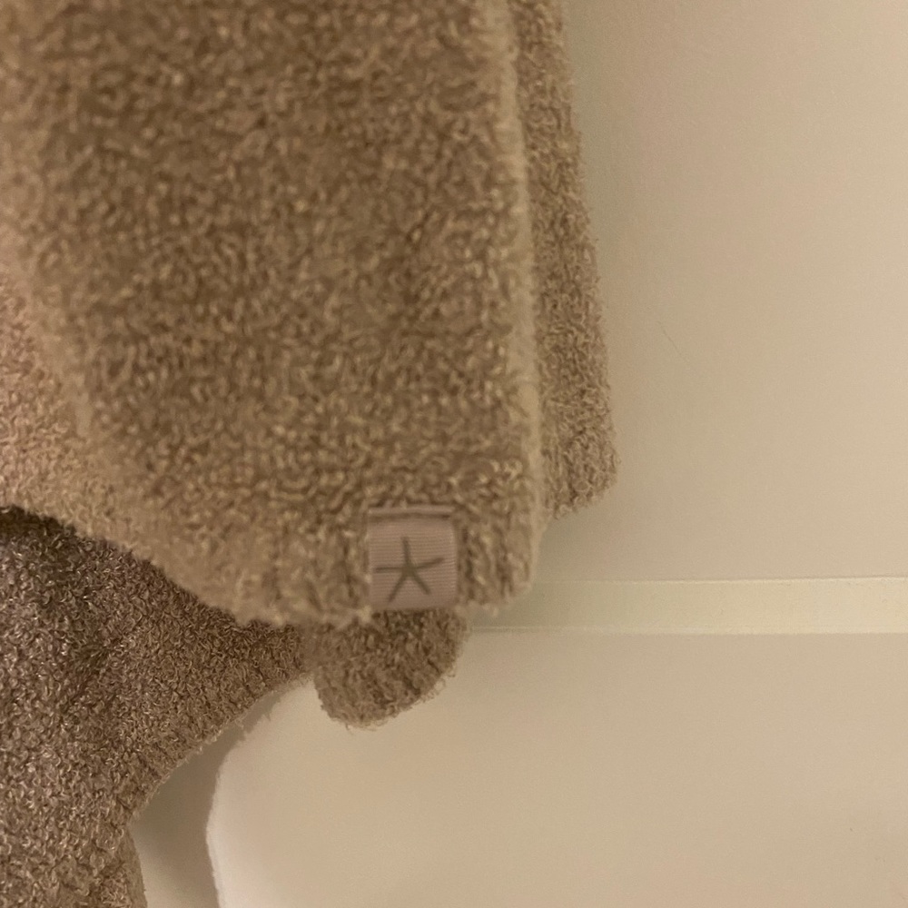 Barefoot dreams CozyChic Lite® Island Wrap - Picture 8 of 12